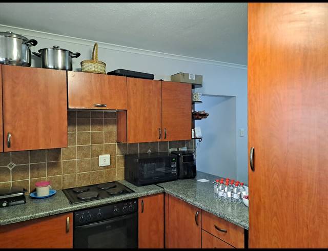 3 BEDROOM TOWNHOUSE FOR SALE IN CASTLEVIEW